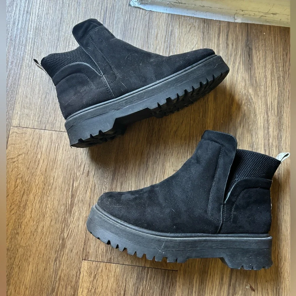 Super Cute Qupid Black Suede Ankle Boots w White Snakeskin Stripe-Size 8 - Picture 6 of 15